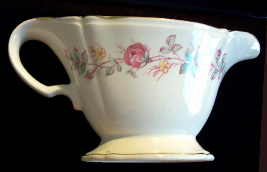 KNO631 Creamer by Edwin Knowles-1