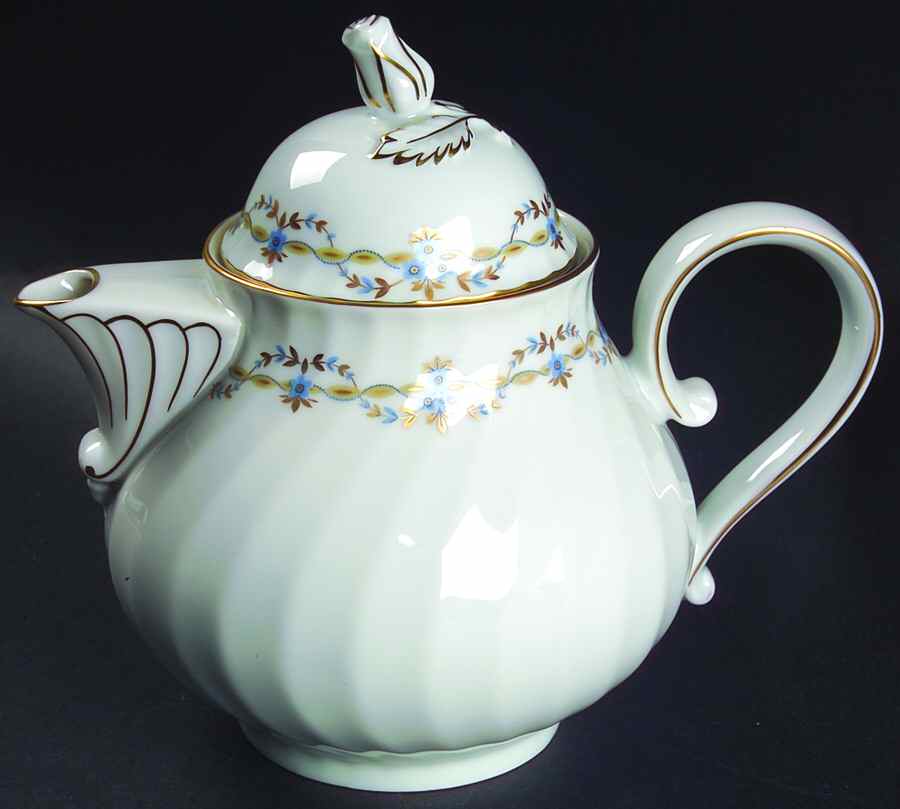 Irene Teapot & Lid by Kaiser-1