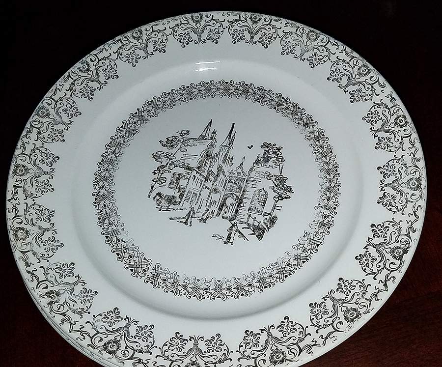 KNO671 Dinner Plate by Edwin Knowles-1