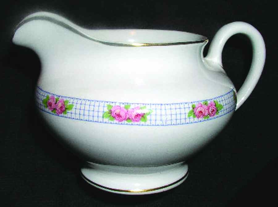 KNO687 Creamer by Edwin Knowles-1