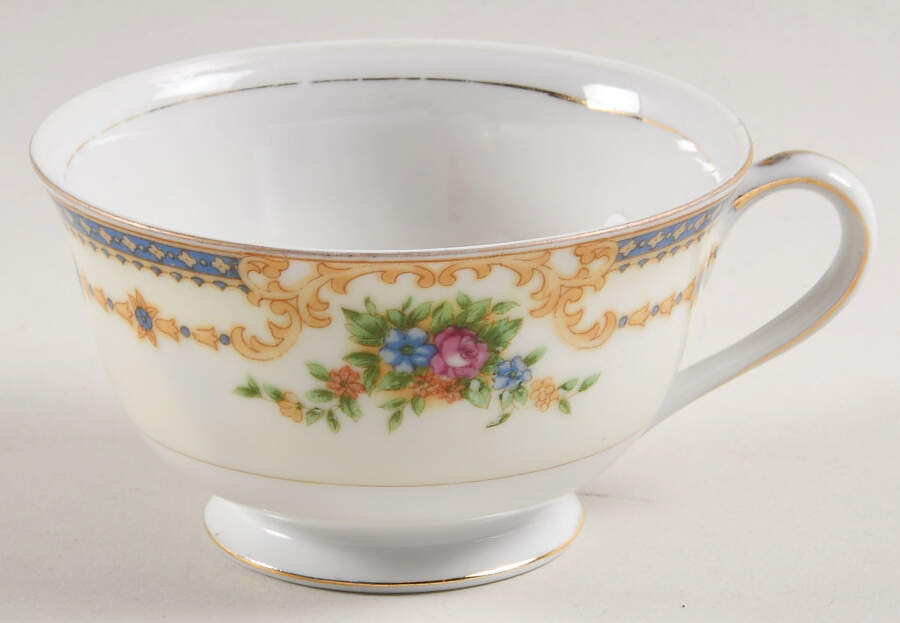 KON104 Footed Cup by Kongo-1