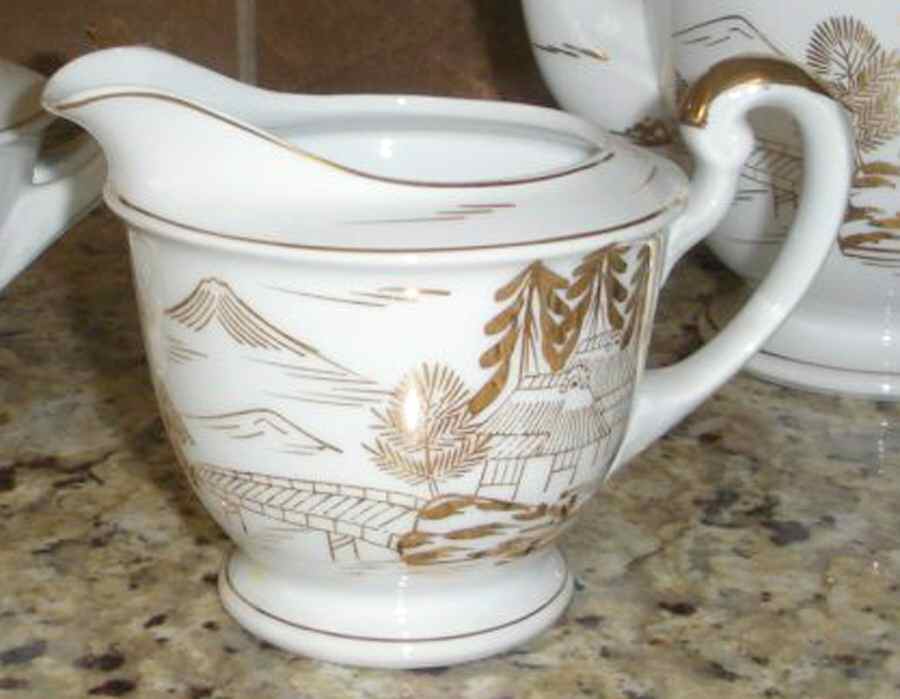 KUT150 Creamer by Kutani-1