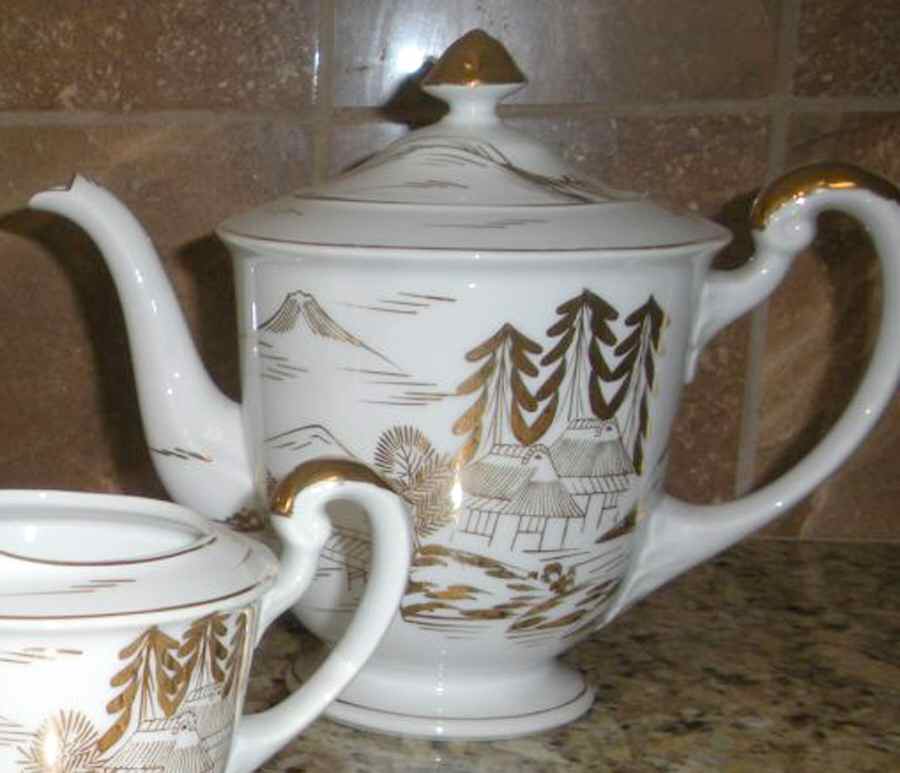 KUT150 Teapot & Lid by Kutani-1
