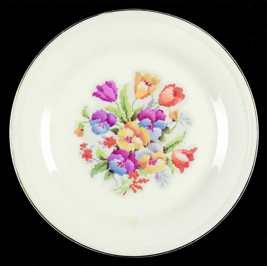 KNO739 Luncheon Plate by Edwin Knowles-1