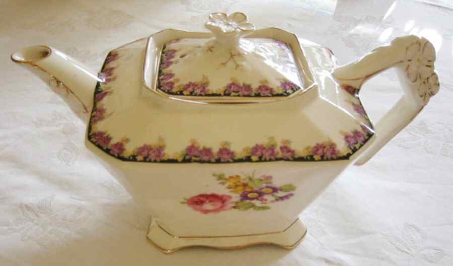 Fenton Teapot & Lid by James Kent (England)-1