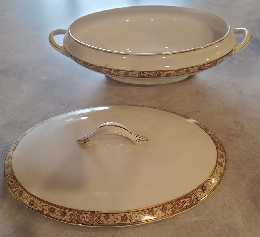 Kno754 Oval Covered Vegetable by Edwin Knowles-1