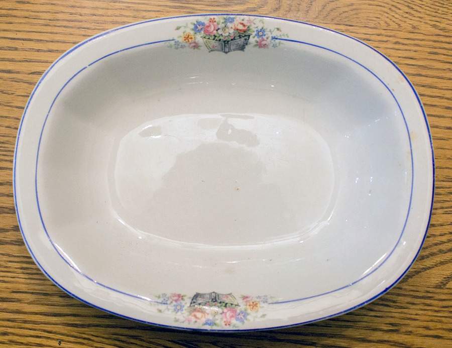 Kno760 9" Oval Vegetable Bowl by Edwin Knowles-1