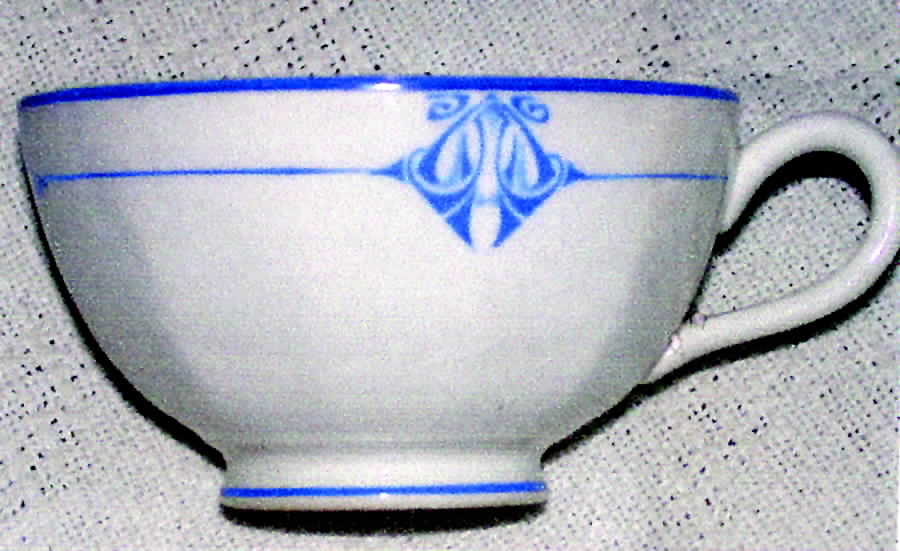 KNO796 Footed Cup by Edwin Knowles-1