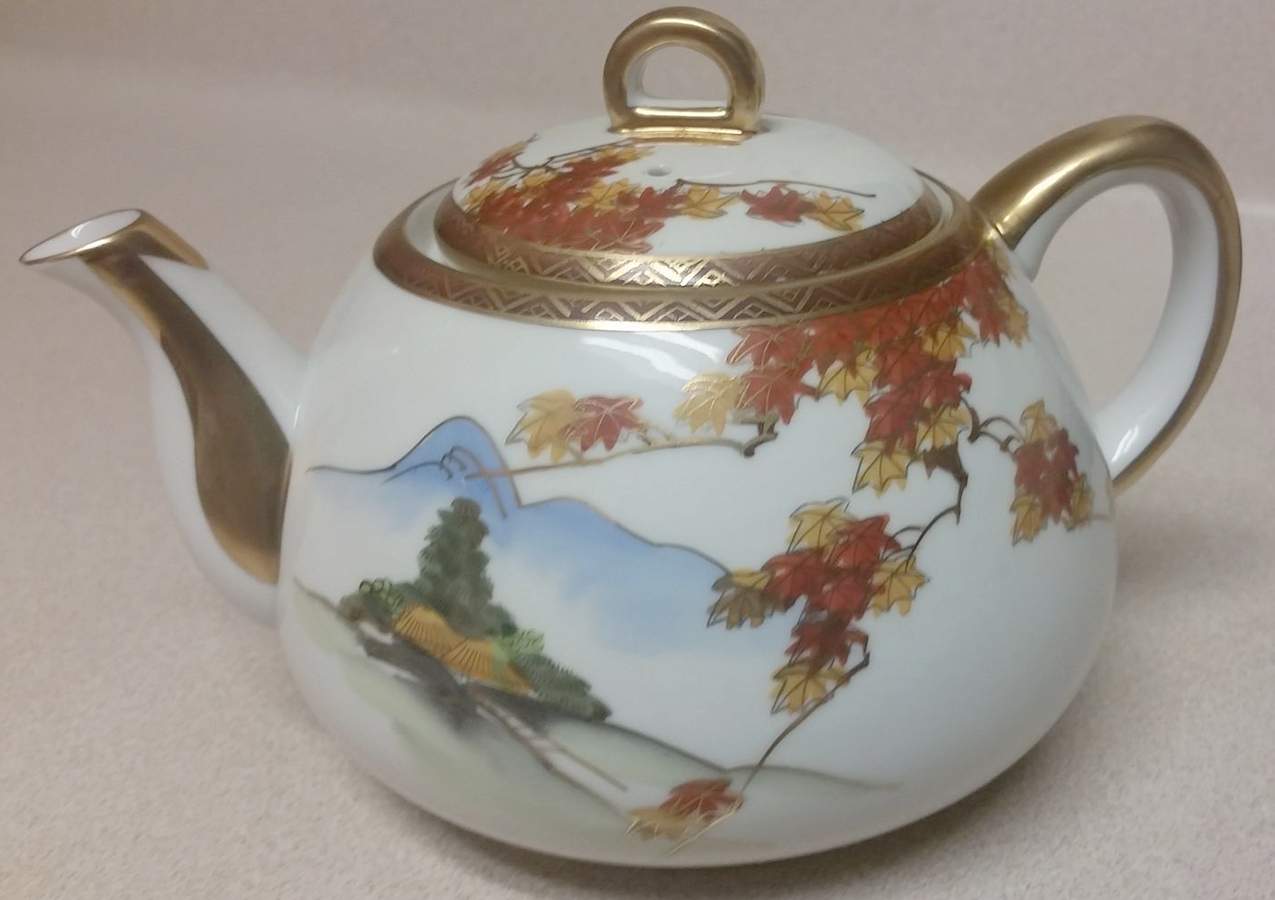 KUT174 Teapot & Lid by Kutani-1