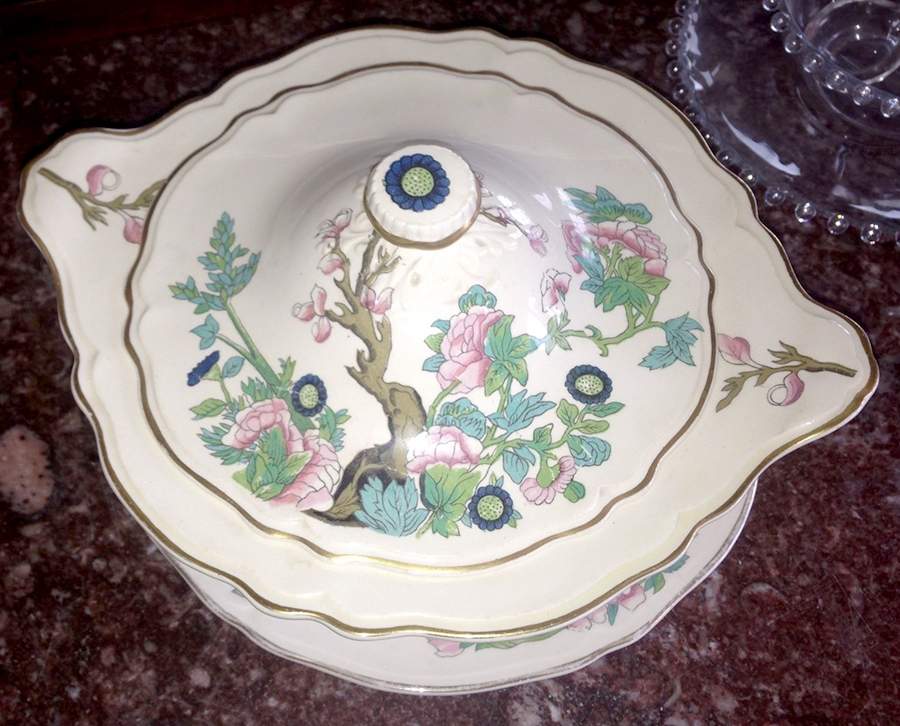 KNO811 Round Covered Vegetable by Edwin Knowles-1