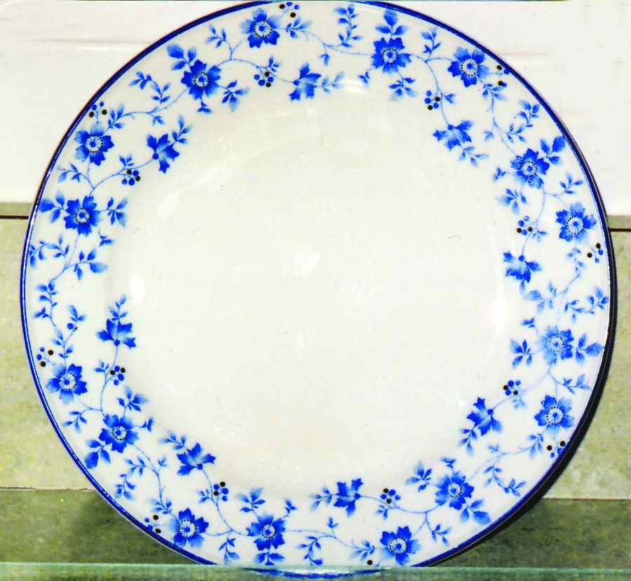 KOE13 Dinner Plate by Koenigszelt-1