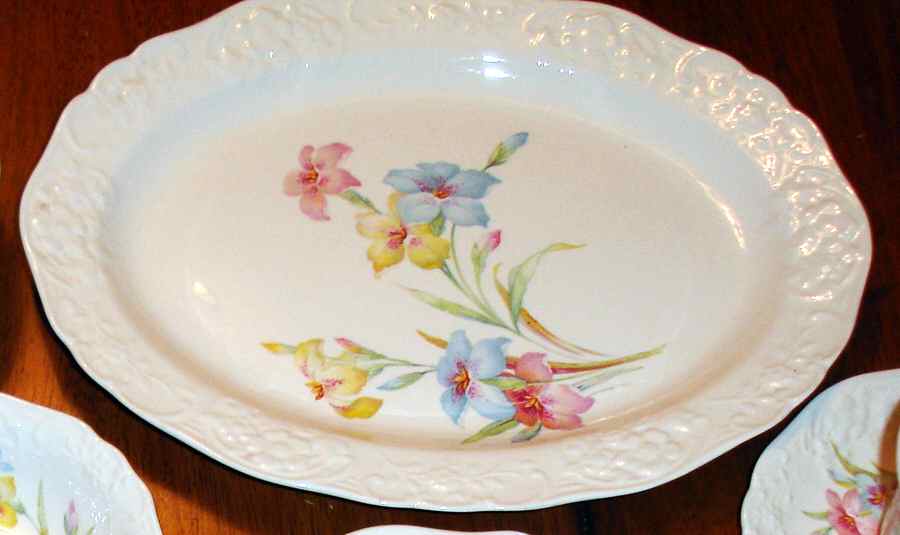 KNO824 12" Oval Serving Platter by Edwin Knowles-1