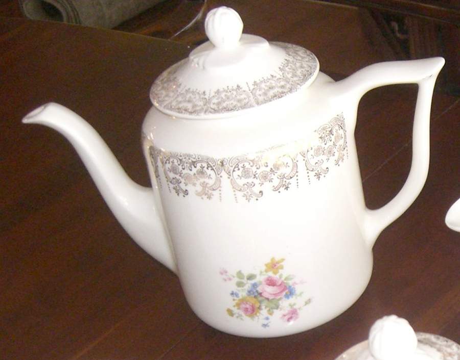 KNO825 Coffee Pot & Lid by Edwin Knowles-1