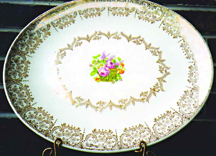 KNO835 14" Oval Serving Platter by Edwin Knowles-1