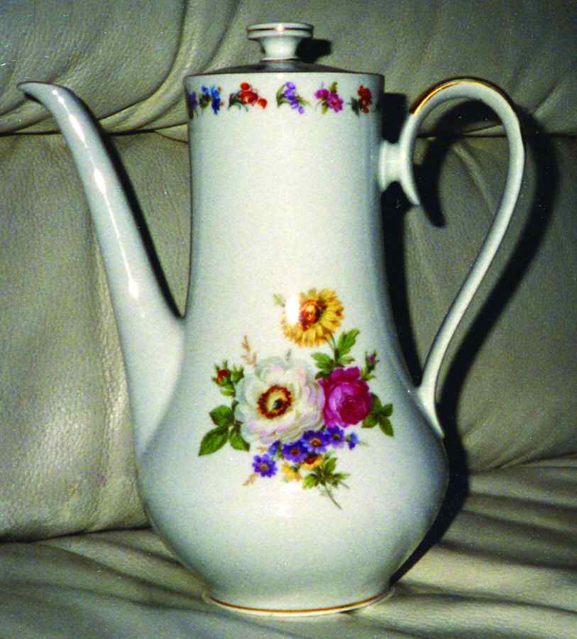 1070 Coffee Pot & Lid by Kaiser-1