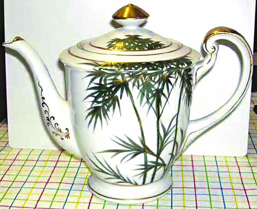 KUT193 Teapot & Lid by Kutani-1