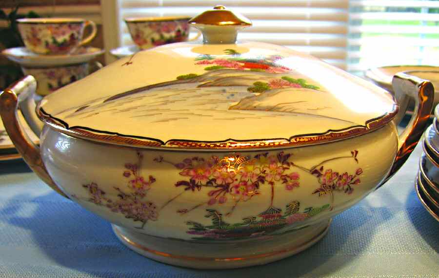 KUTKUT219 Round Covered Vegetable by Kutani-1
