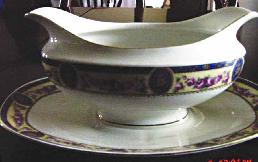 Patra Gravy Boat with Attached Underplate by Koenigszelt-1