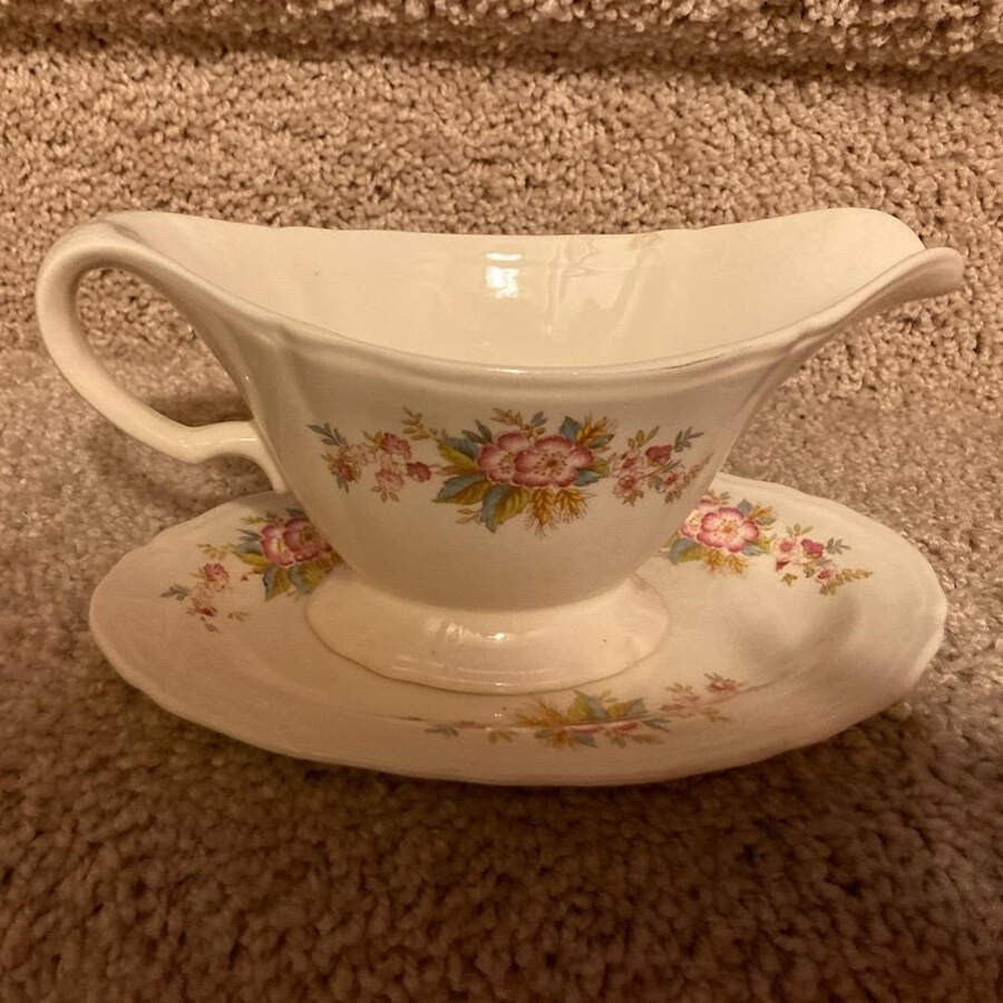 KNO855 Gravy Boat & Underplate/Relish by Edwin Knowles-1