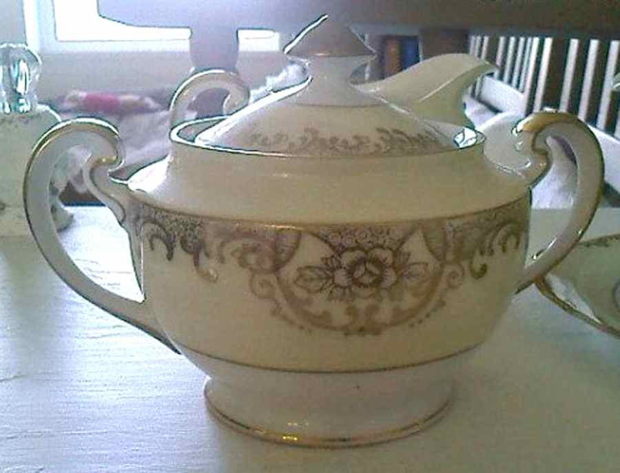KIK56 Sugar Bowl & Lid by Kikusui-1