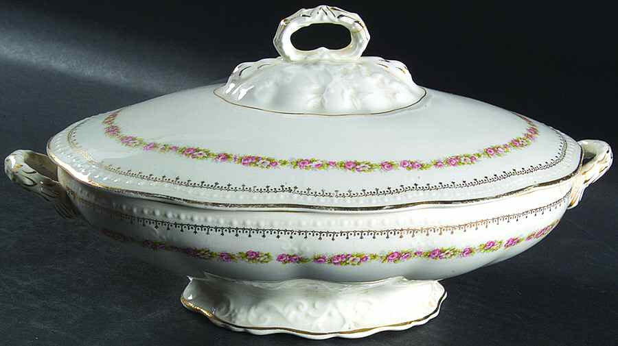 KNO875 Oval Covered Vegetable by Edwin Knowles-1
