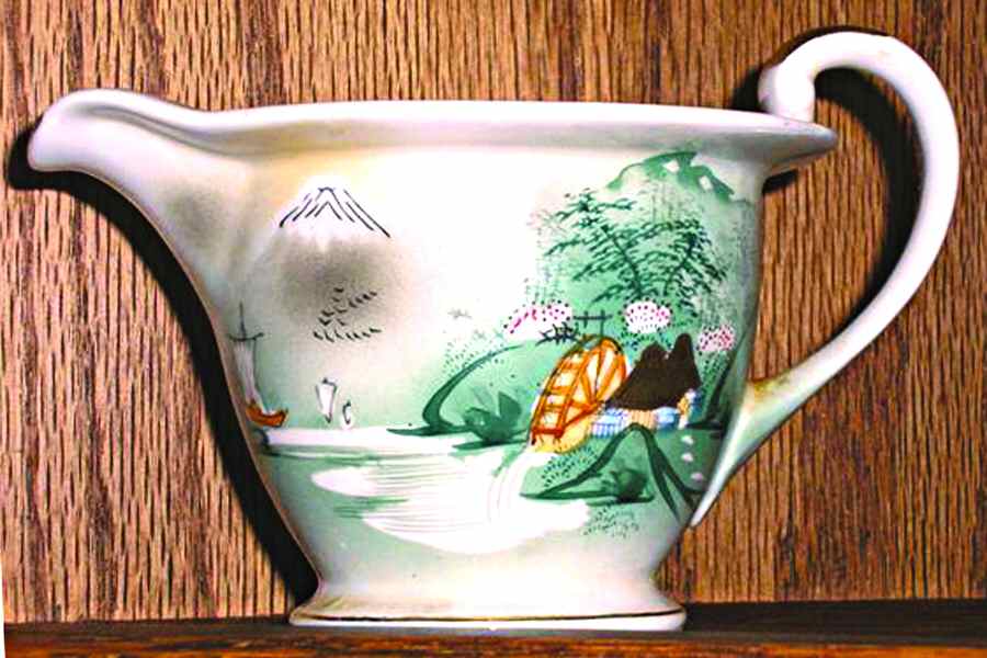 KUT209 Creamer by Kutani-1