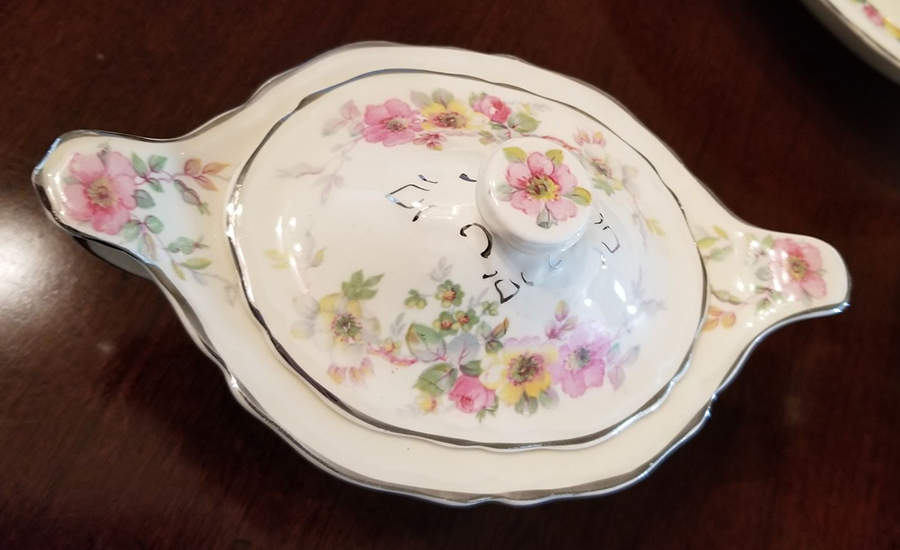 274E11 Sugar Bowl & Lid by Edwin Knowles-1