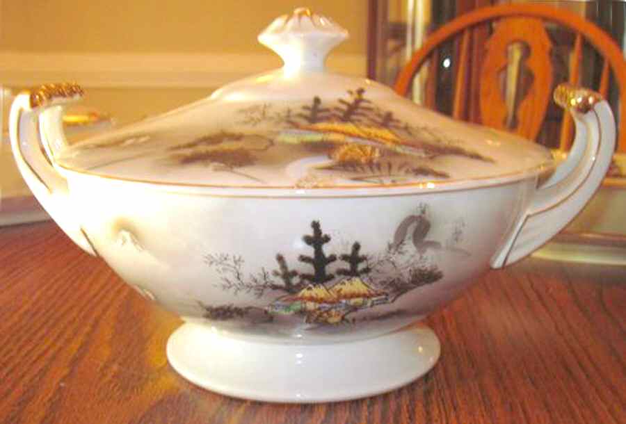 KUT220 Sugar Bowl & Lid by Kutani-1