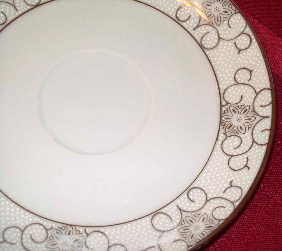 KUT224 Saucer by Kutani-1