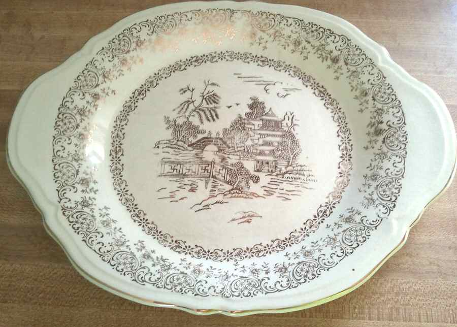 KNO927 Handled Cake Plate by Edwin Knowles-1