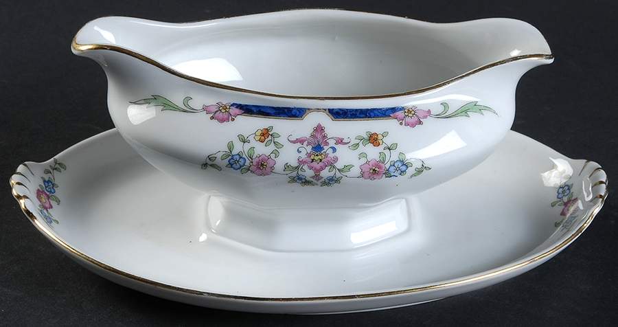 KOE19 Gravy Boat with Attached Underplate by Koenigszelt-1