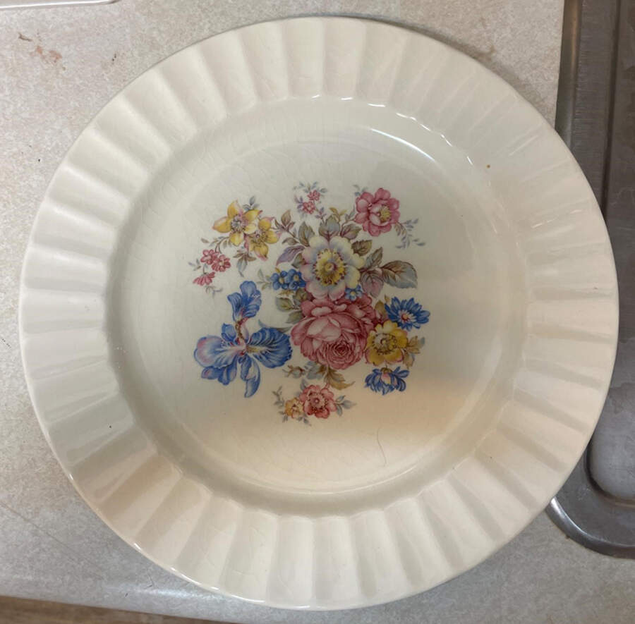 KNO943 Luncheon Plate by Edwin Knowles-1