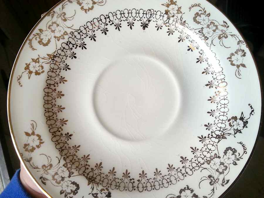 KNO951 Saucer by Edwin Knowles-1