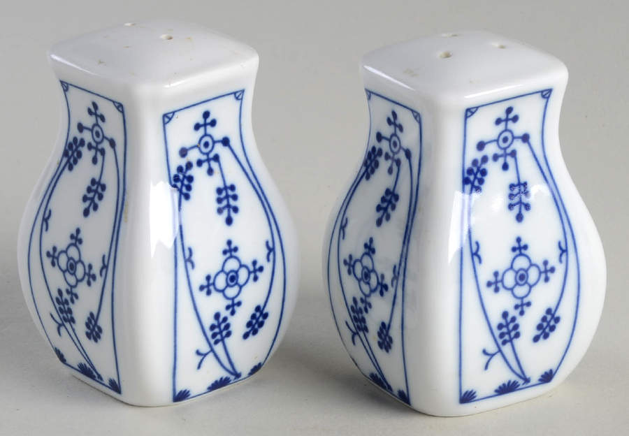 Blau Saks Salt & Pepper Set by Kahla-1