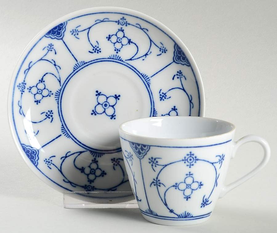 Blau Saks Flat Cup & Saucer Set by Kahla-1