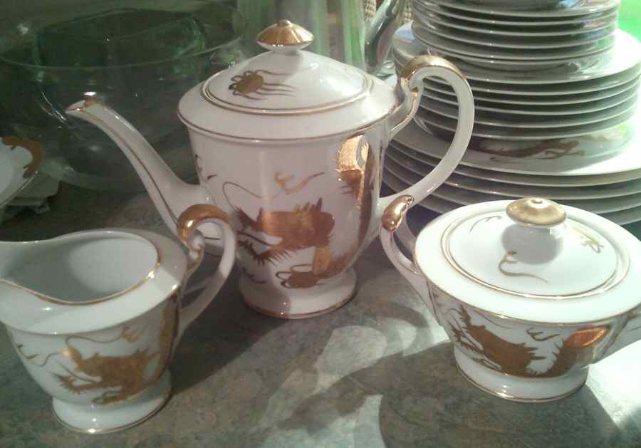 KUT258 Teapot & Lid by Kutani-1
