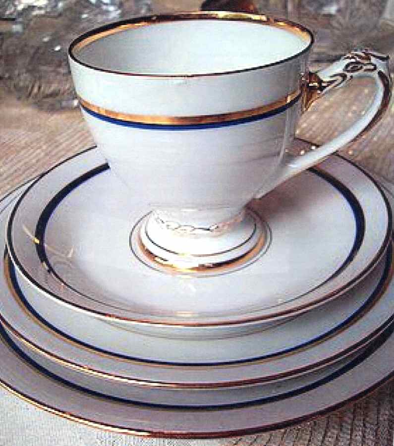 KPM219 Footed Cup & Saucer Set by KPM-1