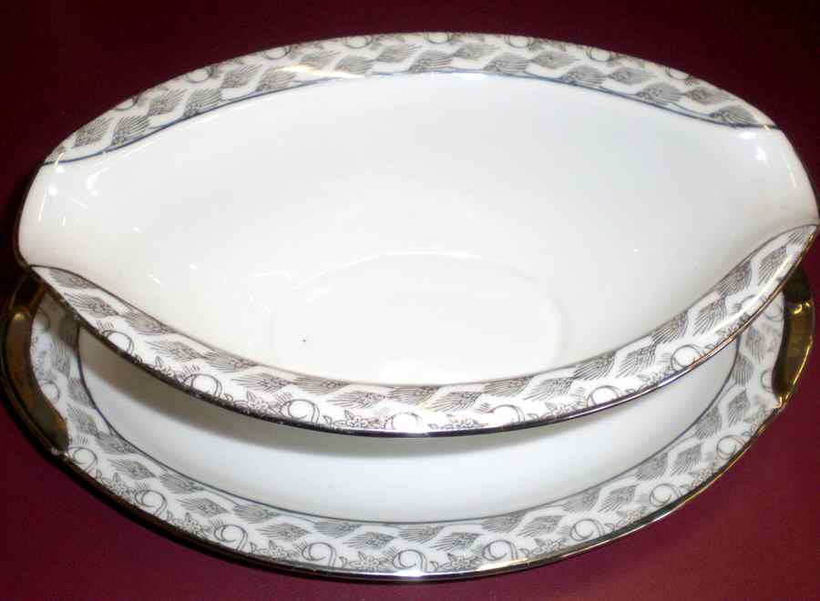 KUT261 Gravy Boat & Underplate by Kutani-1