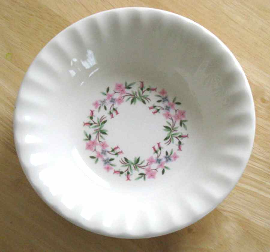 KNO994 Fruit/Dessert (Sauce) Bowl by Edwin Knowles-1