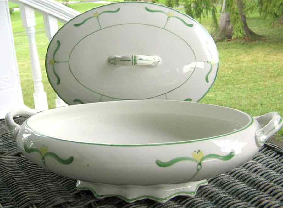 KNO1010 Oval Covered Vegetable by Edwin Knowles-1