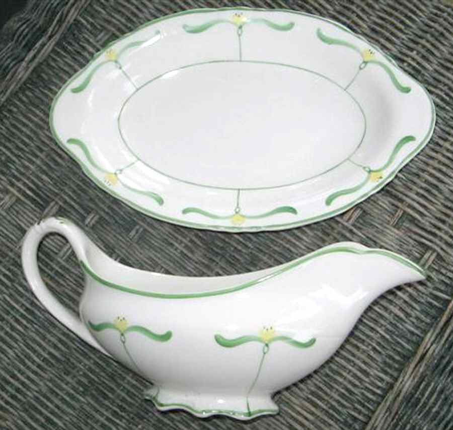 KNO1010 Gravy Boat & Underplate by Edwin Knowles-1