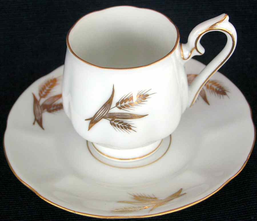 KRN10 Footed Cup & Saucer Set by Koran-1
