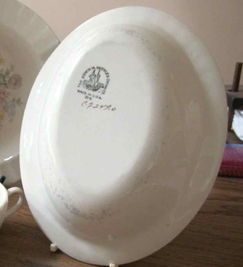 C72490 9" Oval Vegetable Bowl by Edwin Knowles-1