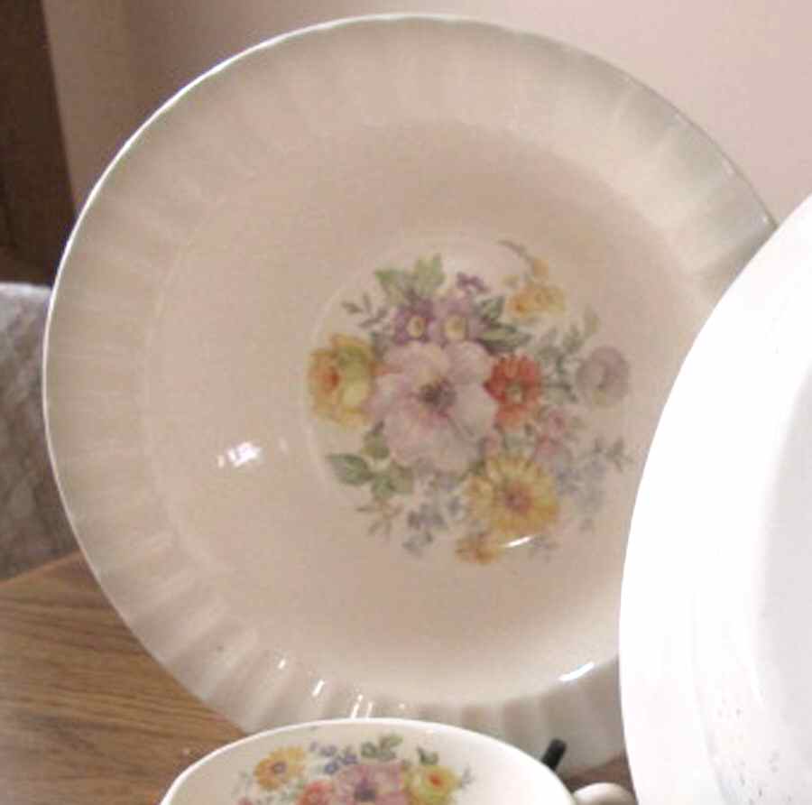 C72490 8" Round Vegetable Bowl by Edwin Knowles-1