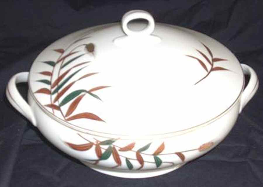 KUT289 Round Covered Vegetable by Kutani-1