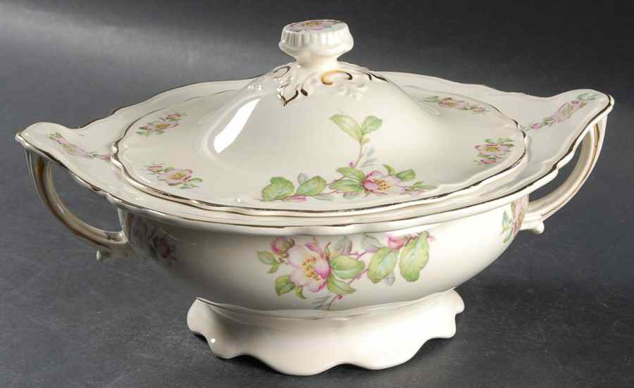 KNO1046 Round Covered Vegetable by Edwin Knowles-1