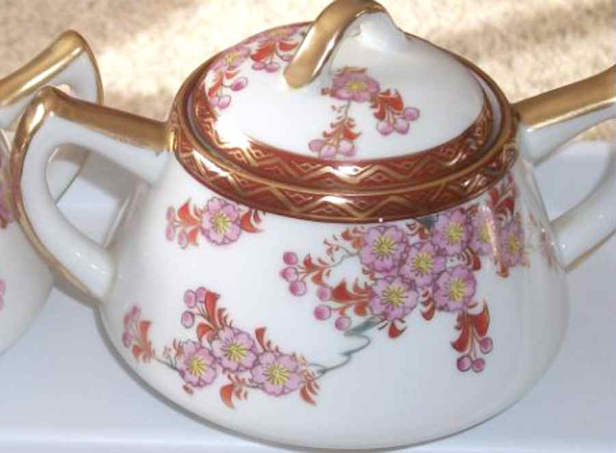 KUT299 Sugar Bowl & Lid by Kutani-1