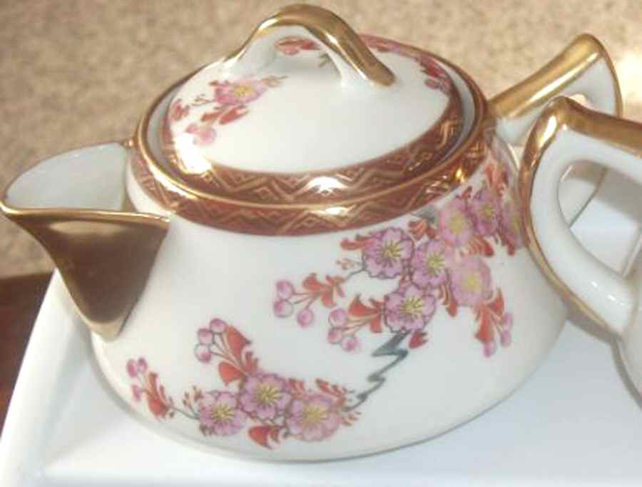 KUT299 Creamer by Kutani-1