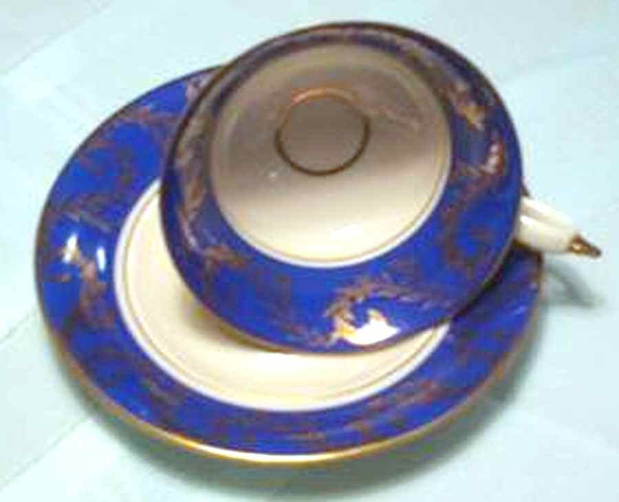5914 Footed Cup & Saucer Set by Kunst-1