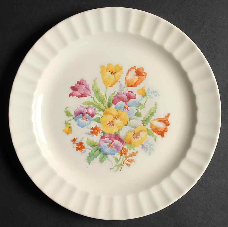 KNO1073 Luncheon Plate by Edwin Knowles-1